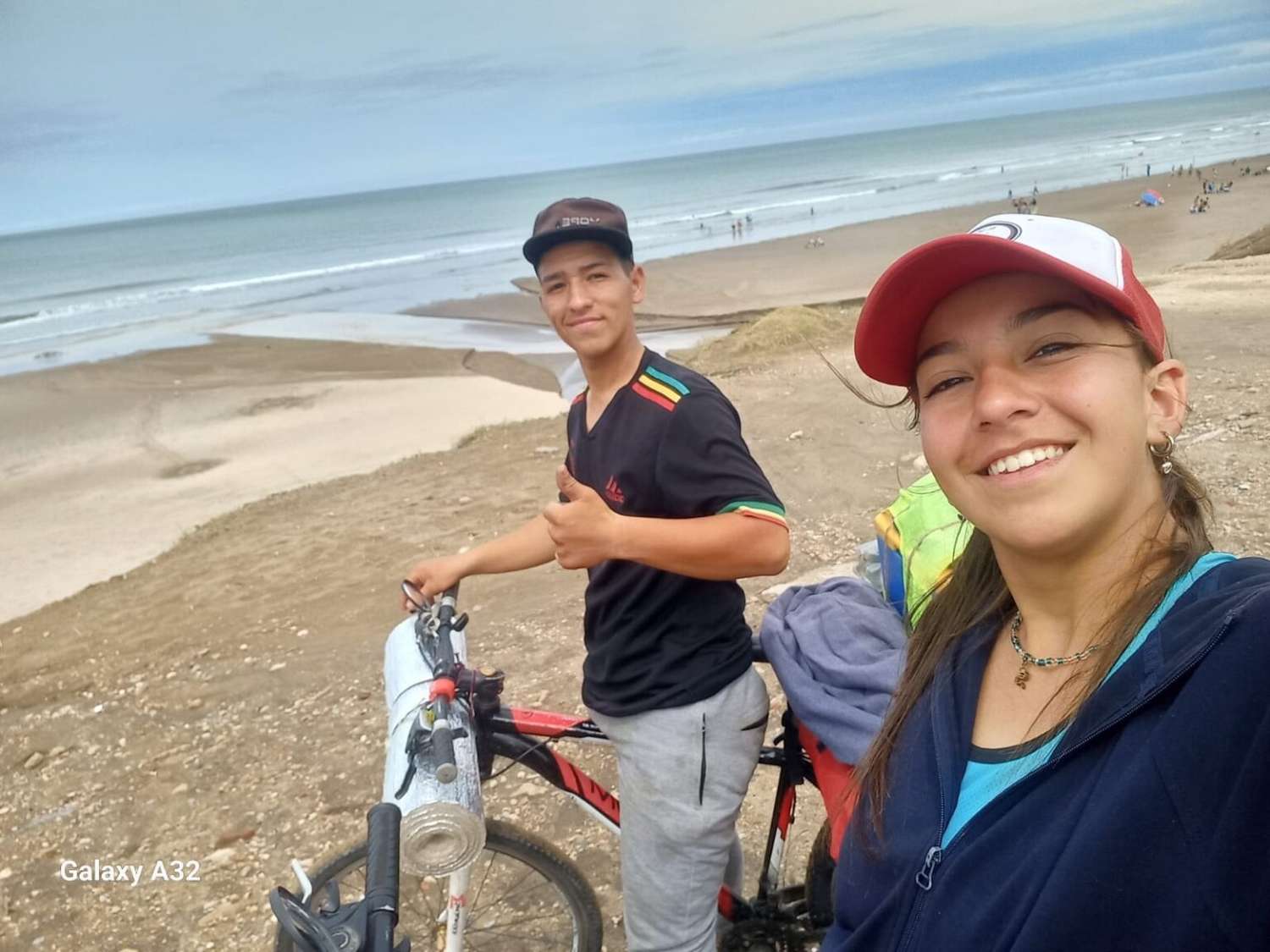 Dos chicos recorrieron 530 kilómetros en bicicleta para llegar a Necochea