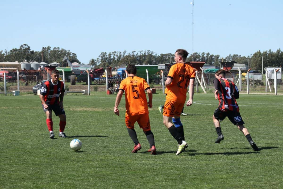 En San Cayetano dan impulso al torneo de fútbol amateur