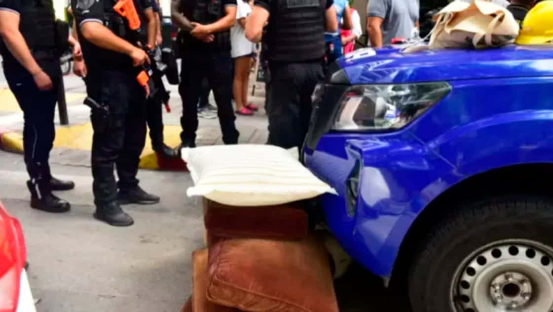Tiró almohadones y saltó desde un séptimo piso: la insólita muerte de un ladrón en Córdoba