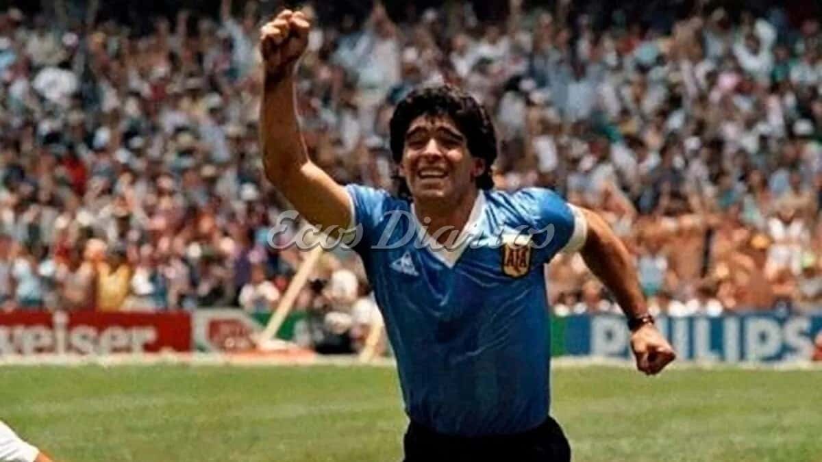 Festejo. De Maradona tras uno de sus goles a Inglaterra