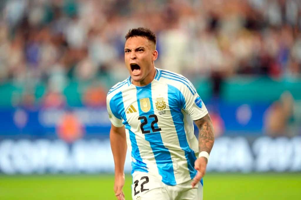 Argentina con dos de Lautaro, derrotó a Perú