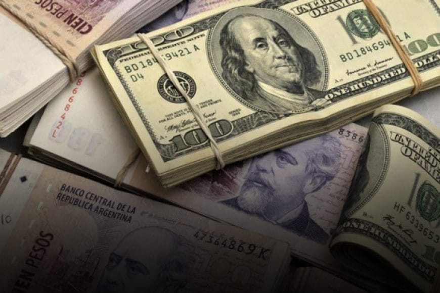 El dólar sigue estable y el riesgo país retrocede