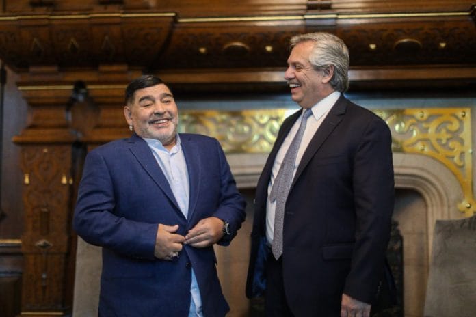 El Gobierno decretó 3 días de duelo por la muerte de Maradona