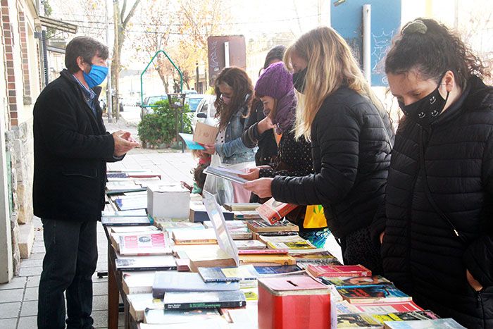 Ecoferia y suelta de libros con buena respuesta del público