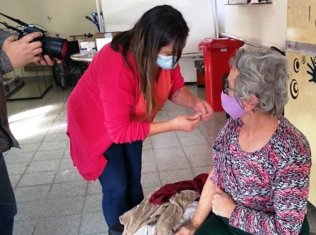 Campaña de vacunación en La Dulce y Juan N. Fernández
