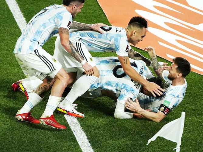 Argentina goleó 3 a 0 a Uruguay