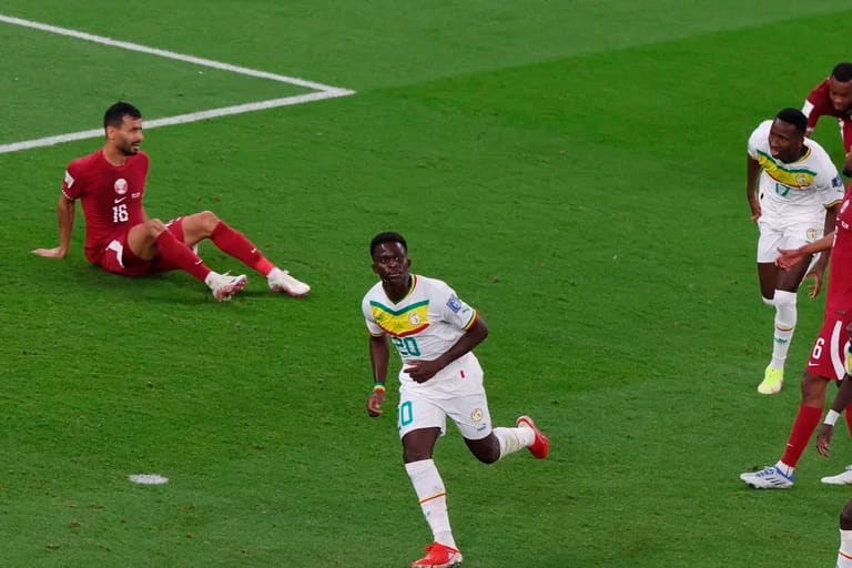 Qatar perdió con Senegal y empezó a despedirse de su Mundial