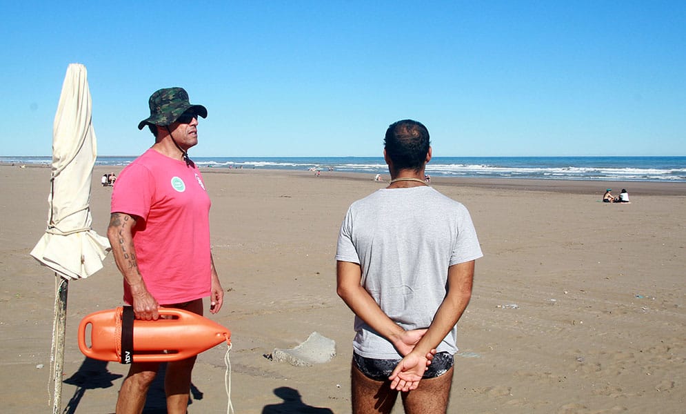 Se inició el servicio de guardavidas en una jornada de playa con 24°