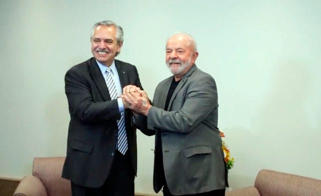 Alberto Fernández, el primer presidente en reunirse con Lula luego de su triunfo en Brasil