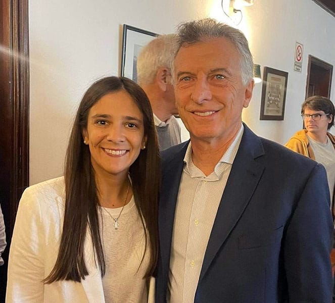 Eugenia Vallota con Macri en el cierre de la escuela para candidatos a intendente