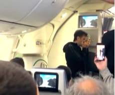 La sorpresa de Andrés Ciro Martínez a los pasajeros de un vuelo a Qatar