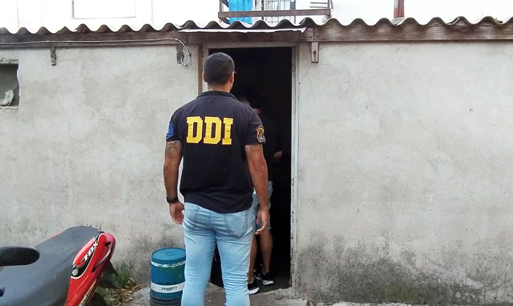 Lo acusan de abuso y cumplía con una condena por un robo