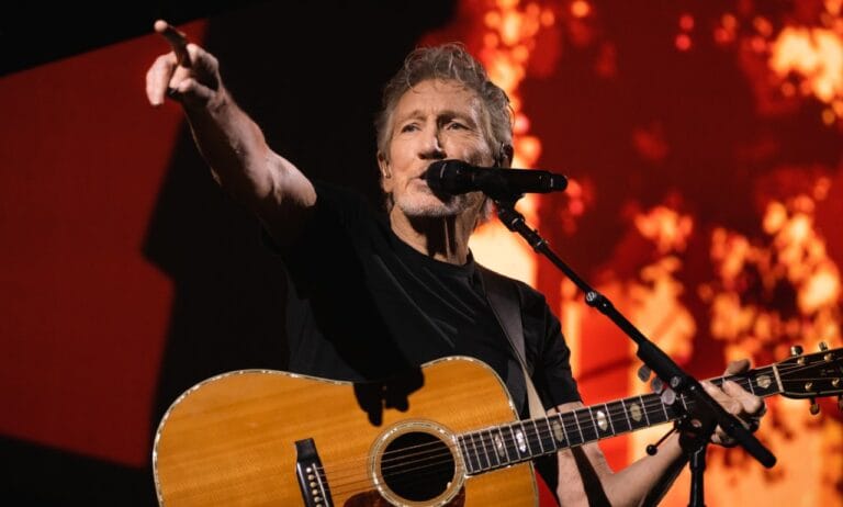 Roger Waters, acusado de discriminación