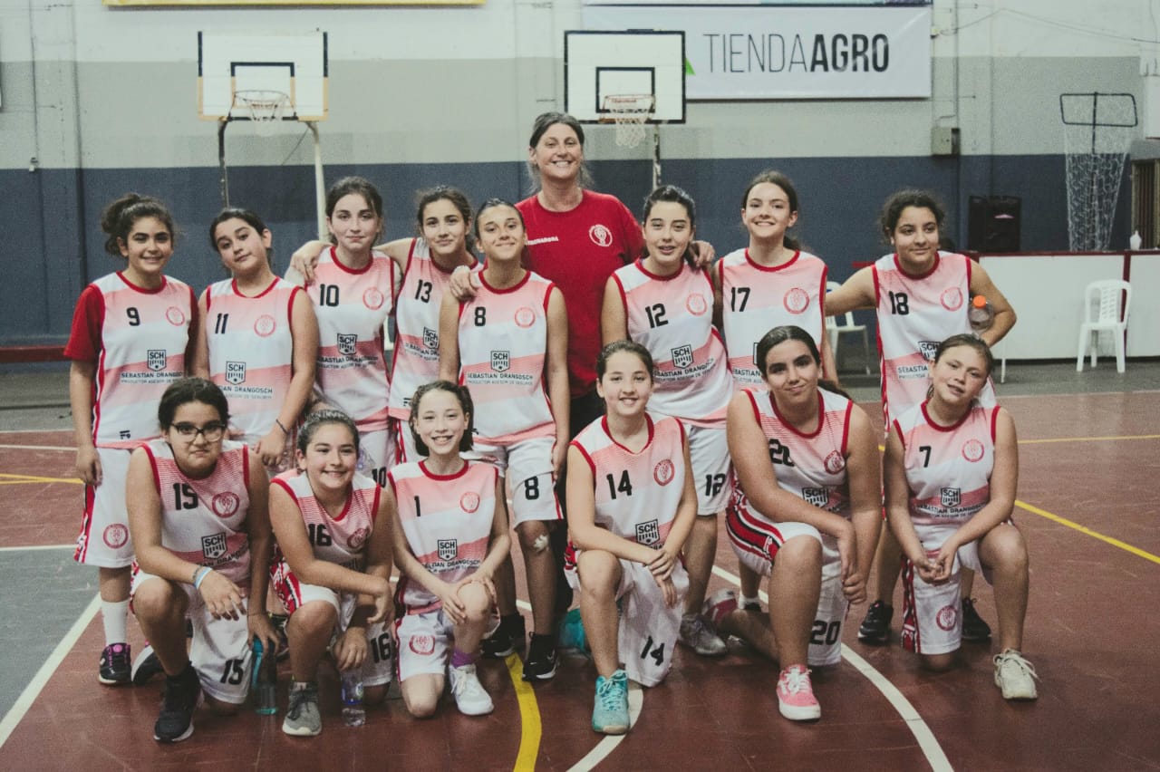 Paola Balsarini y su equipo femenino de Huracán