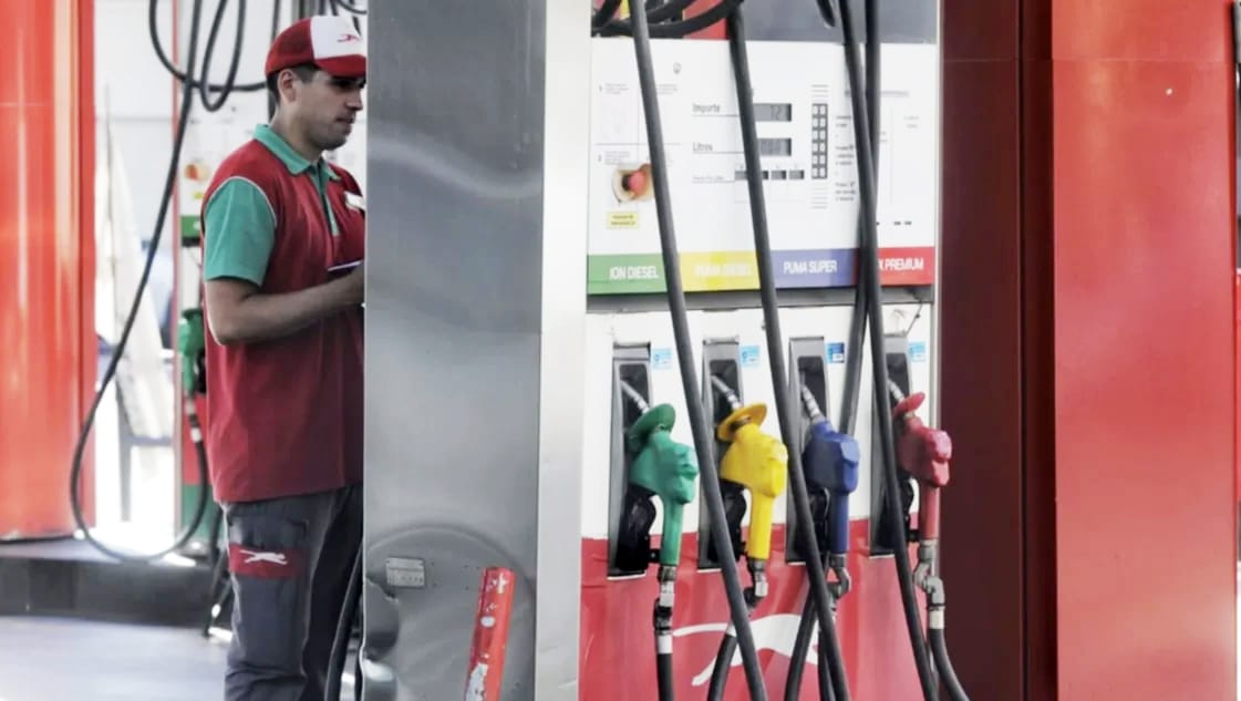 A pedido del Gobierno las petroleras subirán más lentamente los precios de la nafta