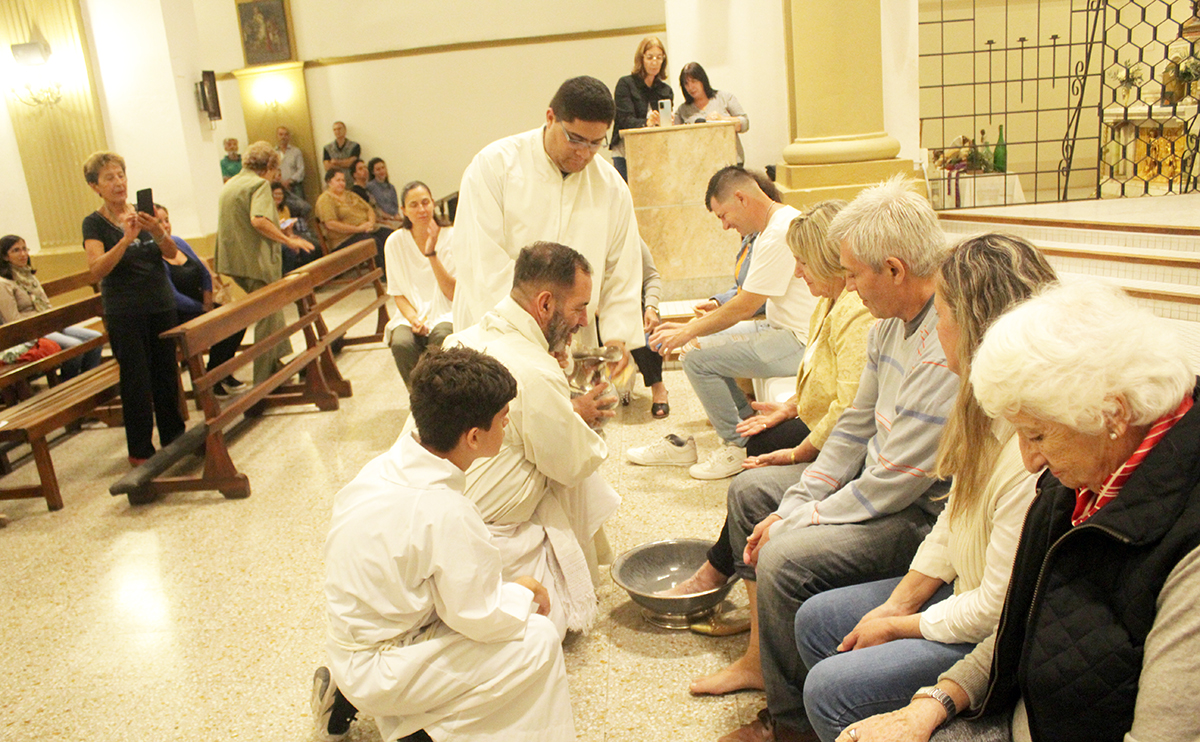 Con la celebración del lavado de los pies y la última cena, se recordó ...