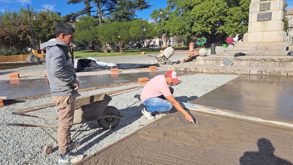 Lobería: obras de renovación en el anfiteatro de la plaza Mitre – Ecos ...