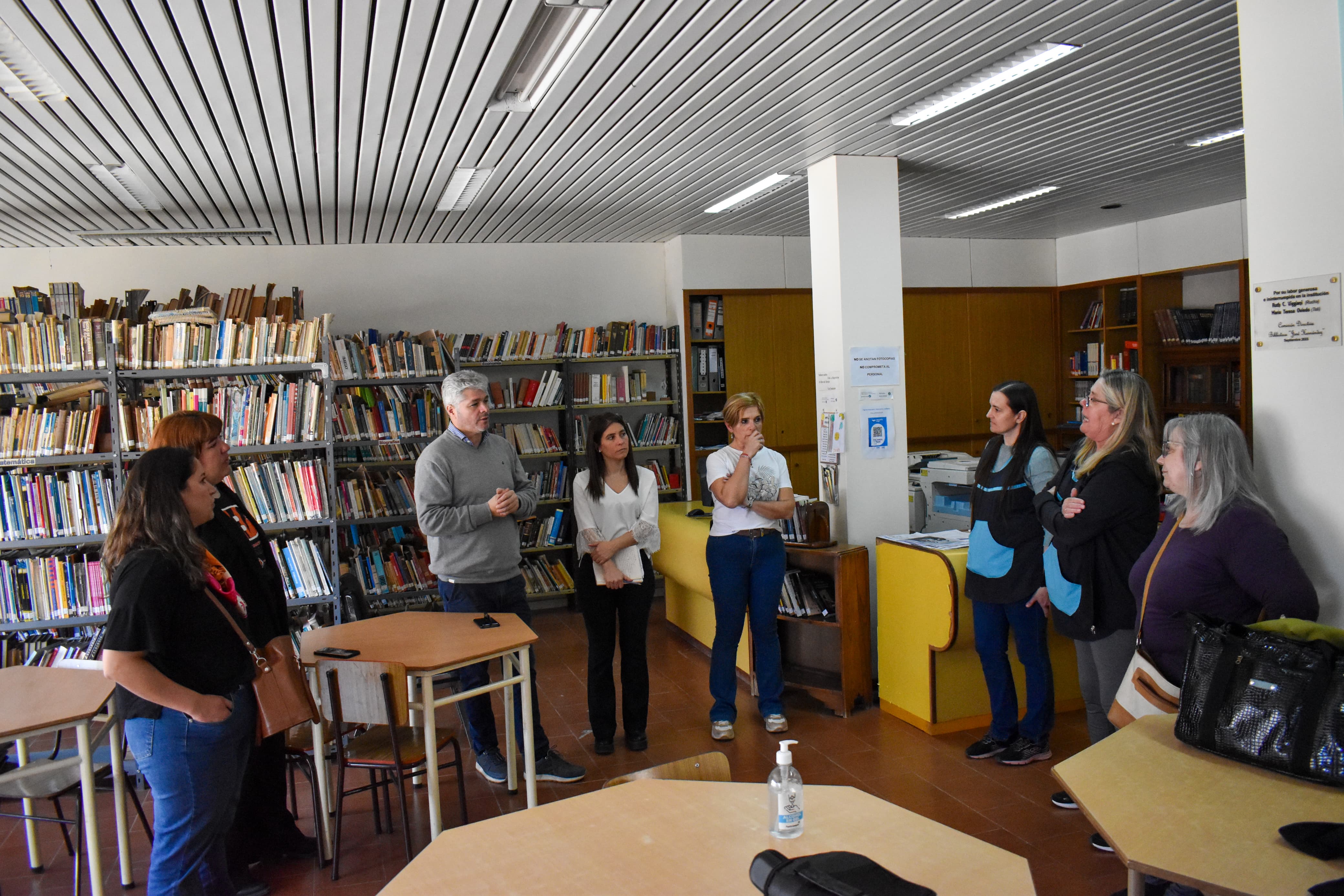 Concejales estuvieron en la biblioteca popular de Juan N. Fernández ...