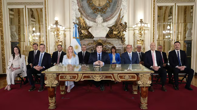 Milei reunió a su Gabinete tras la derrota en la provincia de Buenos ...
