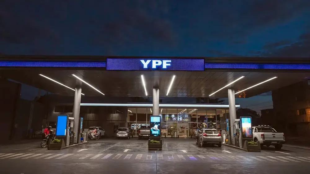 YPF aumenta 1% los precios de combustibles tras conflicto en Medio Oriente